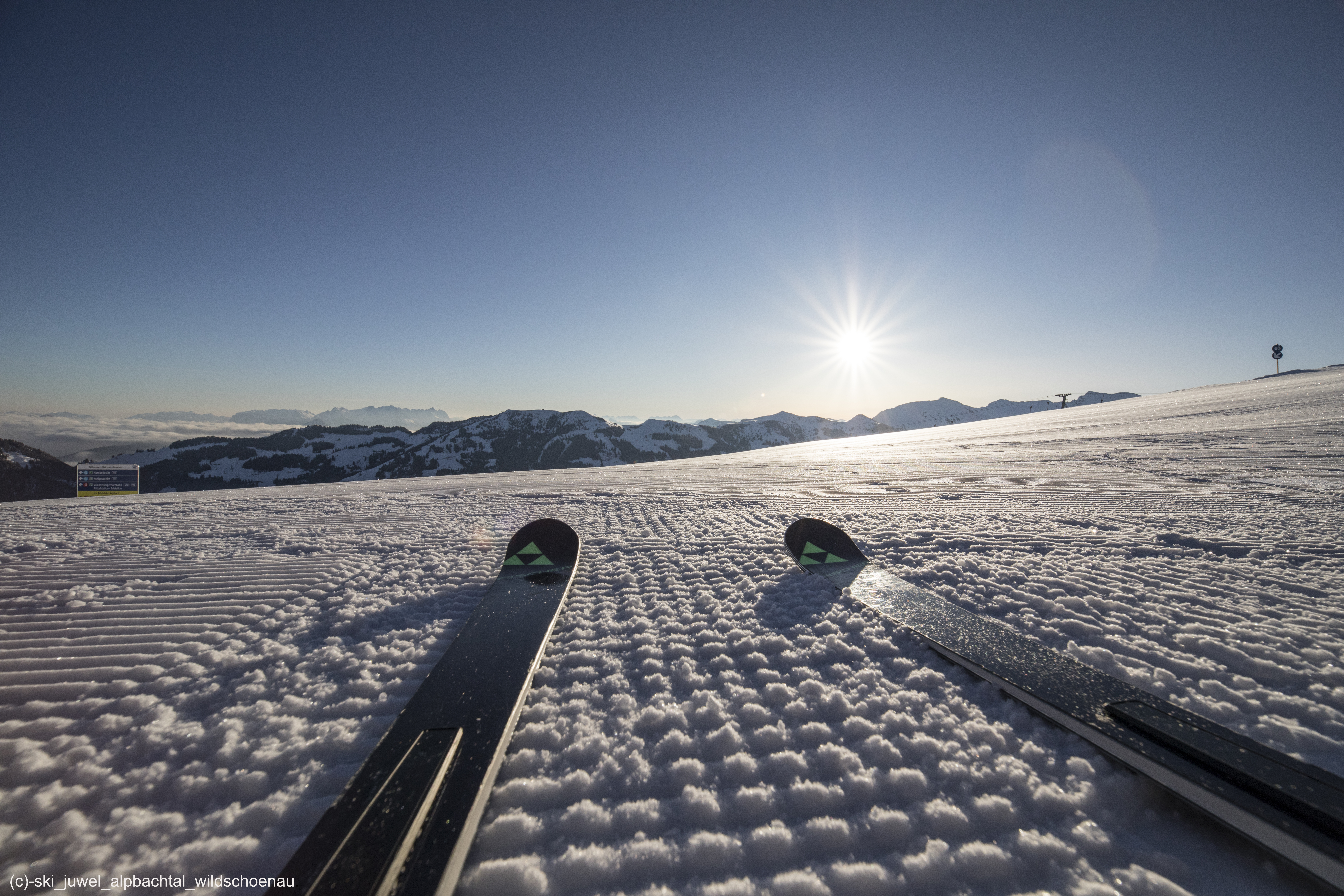 first_line_skiing_wiedersbergerhorn-c-ski_juwel_alpbachtal_wildschoenau.jpg